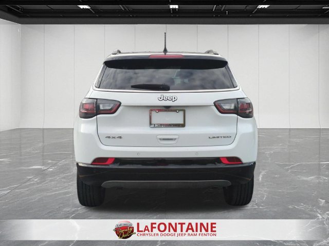 Used 2024 Jeep Compass Limited w/ Elite Group AWD/4WD image 4