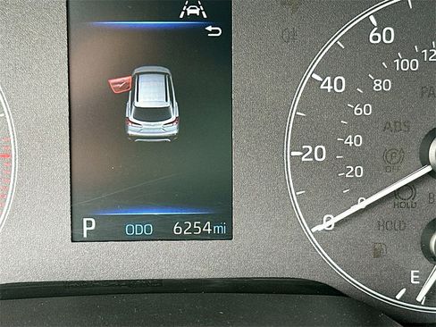 Used 2025 Toyota Corolla Cross LE w/ Moonroof Package image 12