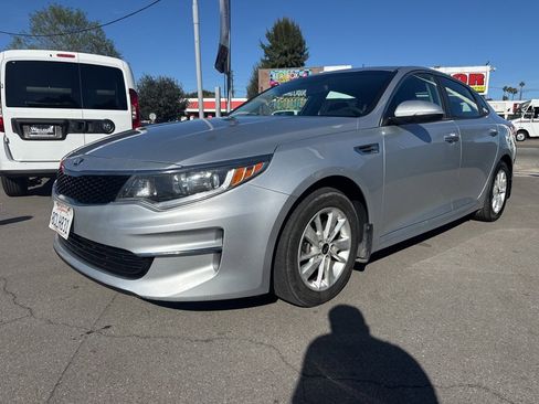 Used 2018 Kia Optima LX image 2