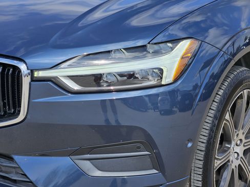 Used 2018 Volvo XC60 T5 Momentum w/ Vision Package image 12