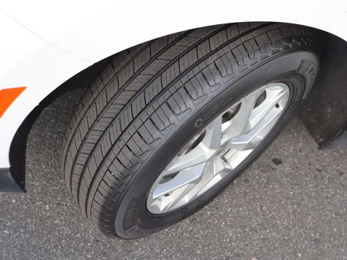 Certified 2024 Chevrolet Equinox LT image 40