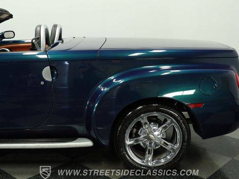 Used 2005 Chevrolet SSR w/ Preferred Equipment Group image 23