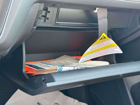 New 2024 Volkswagen Tiguan SE image 30