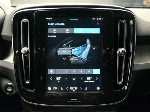 Used 2025 Volvo XC40 B5 Core image 11