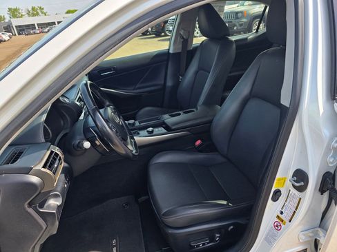Used 2016 Lexus IS 200t RWD image 4