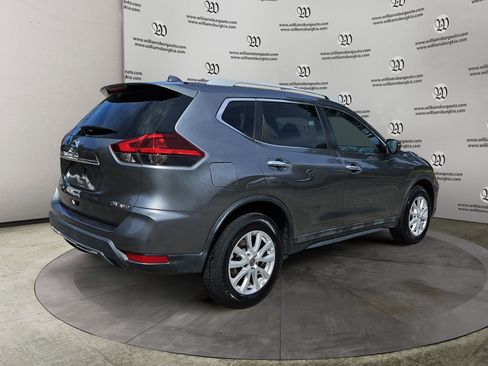Used 2018 Nissan Rogue SV image 5