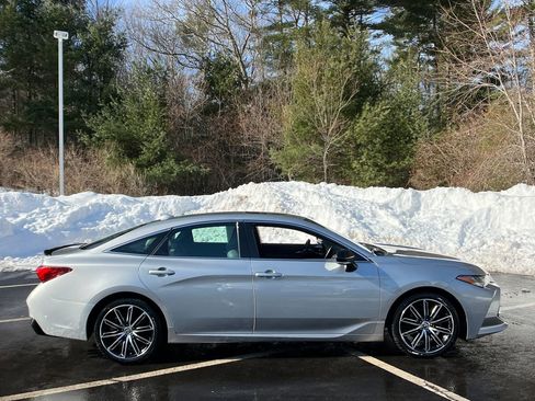 Used 2019 Toyota Avalon Touring w/ Advanced Safety Package image 6