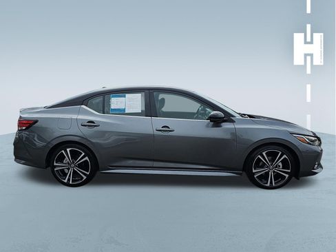 Used 2022 Nissan Sentra SR w/ SR Premium Package FWD image 3