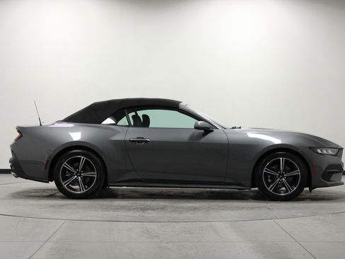 Used 2024 Ford Mustang Convertible image 3