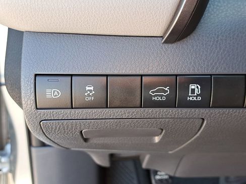 Used 2019 Toyota Camry LE w/ Phone Cable & Charge Package image 26