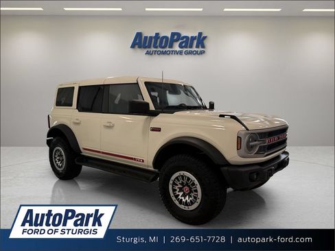 New 2026 Ford Bronco Outer Banks w/ Sasquatch Package AWD/4WD image 1