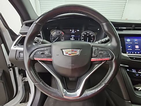 Used 2023 Cadillac XT6 Luxury image 24