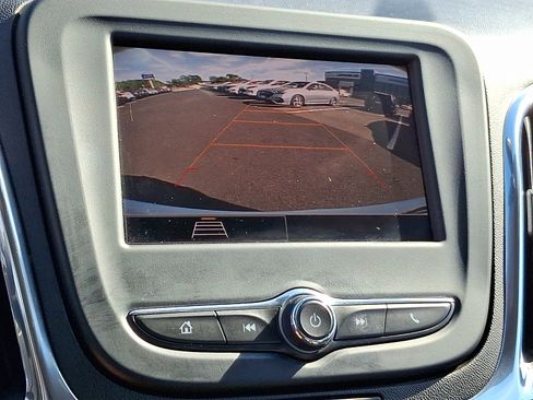 Used 2024 Chevrolet Equinox LS FWD image 17