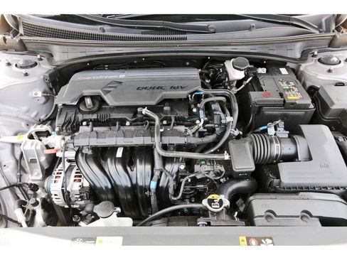 Used 2024 Hyundai Elantra SEL FWD image 29