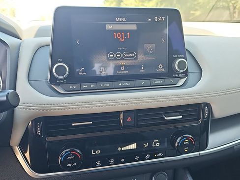 Used 2023 Nissan Rogue SV FWD image 19