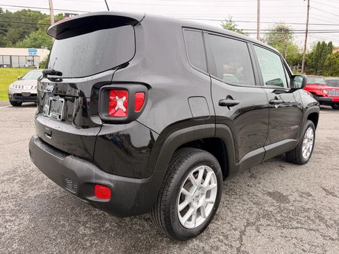 Used 2023 Jeep Renegade Latitude AWD/4WD image 6