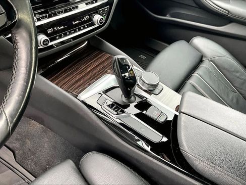 Used 2019 BMW 530i xDrive image 17