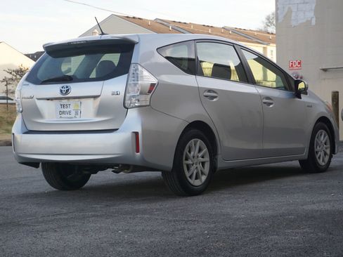 Used 2013 Toyota Prius V Three image 5
