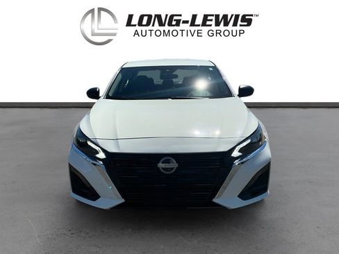 Used 2025 Nissan Altima 2.5 SV FWD image 11