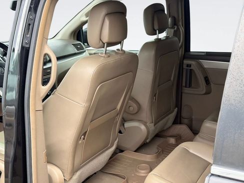 Used 2011 Volkswagen Routan SE FWD image 11