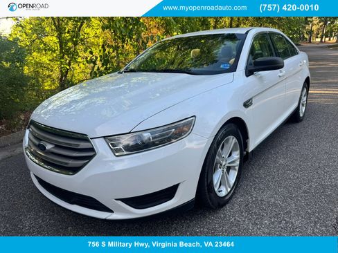 Used 2015 Ford Taurus SE FWD image 1