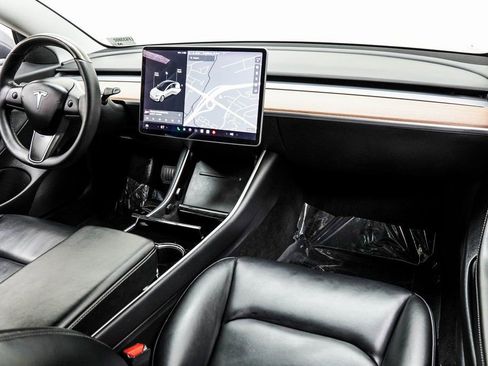Used 2020 Tesla Model 3 Standard Range image 17