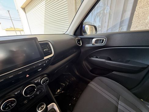 Used 2025 Hyundai Venue SEL FWD image 34