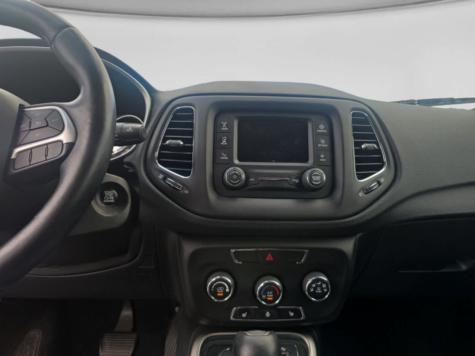 Used 2018 Jeep Compass Latitude w/ Cold Weather Group AWD/4WD image 10
