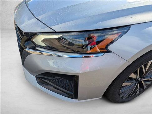 Used 2024 Nissan Altima 2.5 SV FWD image 9