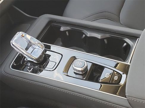 Used 2025 Volvo XC90 B6 Plus image 25