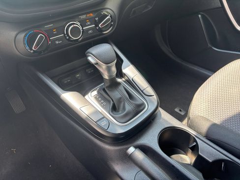 Used 2025 Kia Soul LX w/ LX Technology Package FWD image 36