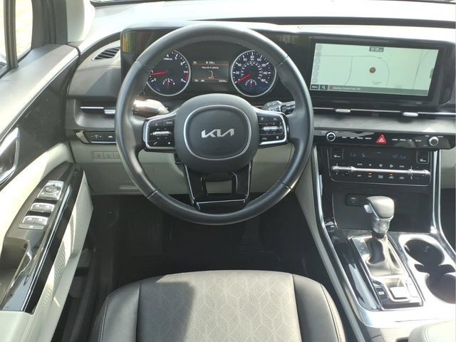 Used 2024 Kia Carnival EX FWD image 5
