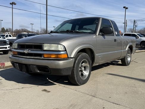 Used 2003 Chevrolet S10 Pickup LS image 24