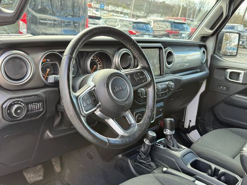 Used 2018 Jeep Wrangler Unlimited Sahara w/ Dual Top Group image 13