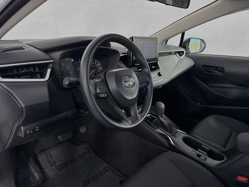 Used 2025 Toyota Corolla LE image 12