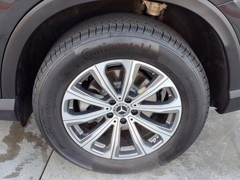 Used 2025 Mercedes-Benz GLC 300 image 24