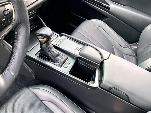 Used 2022 Lexus ES 300h F Sport image 13