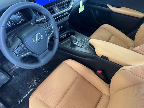 New 2026 Lexus UX 300h FWD image 4
