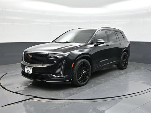 Used 2022 Cadillac XT6 Premium Luxury w/ Technology Package FWD image 24