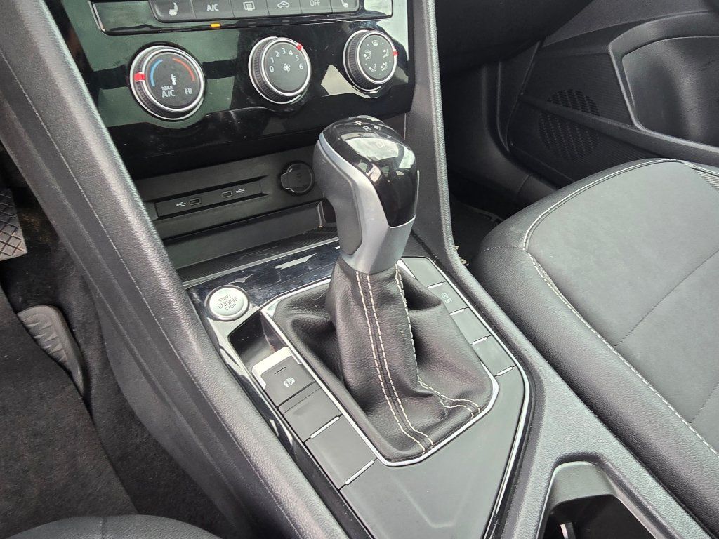 Used 2023 Volkswagen Taos SE w/ Panoramic Sunroof Package FWD image 20