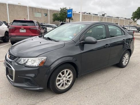 Used 2018 Chevrolet Sonic LT w/ Convenience Package image 2