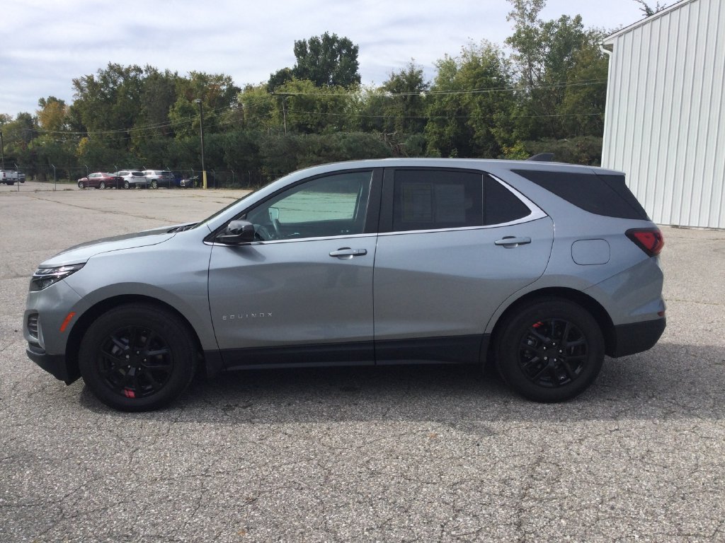 Used 2024 Chevrolet Equinox LT w/ LPO, Floor Liner Package FWD image 4