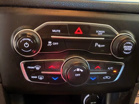 Used 2022 Dodge Charger SXT RWD image 34