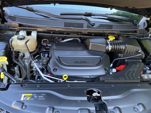 Used 2020 Chrysler Pacifica Touring-L FWD image 14