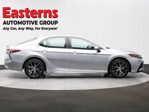 Used 2023 Toyota Camry SE FWD image 4