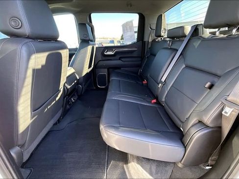 Used 2025 GMC Sierra 1500 SLT image 28