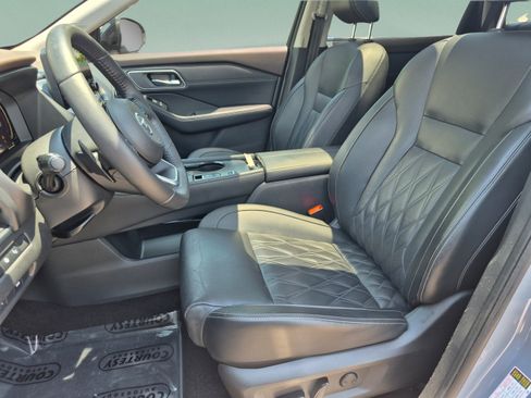 Used 2021 Nissan Rogue Platinum FWD image 21