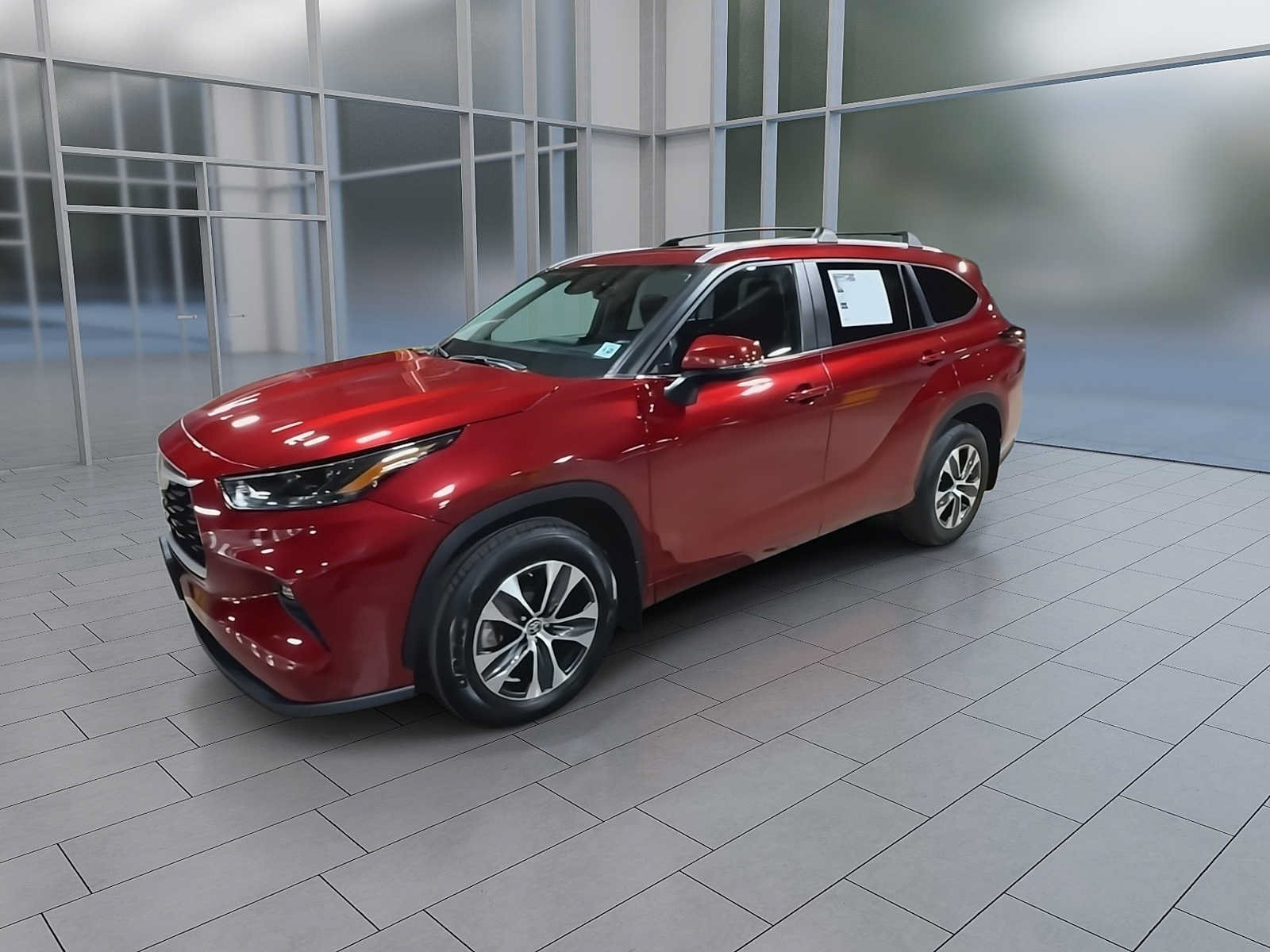Used 2024 Toyota Highlander XLE AWD/4WD image 4