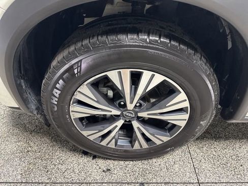 Used 2022 Nissan Rogue SV AWD/4WD image 4