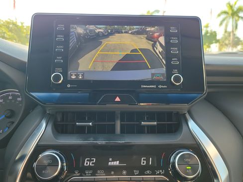 Used 2021 Toyota Venza LE image 9